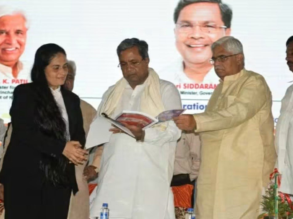 Dr Krupa Torne facililated by the Chief Minister of Karnataka at Gadag